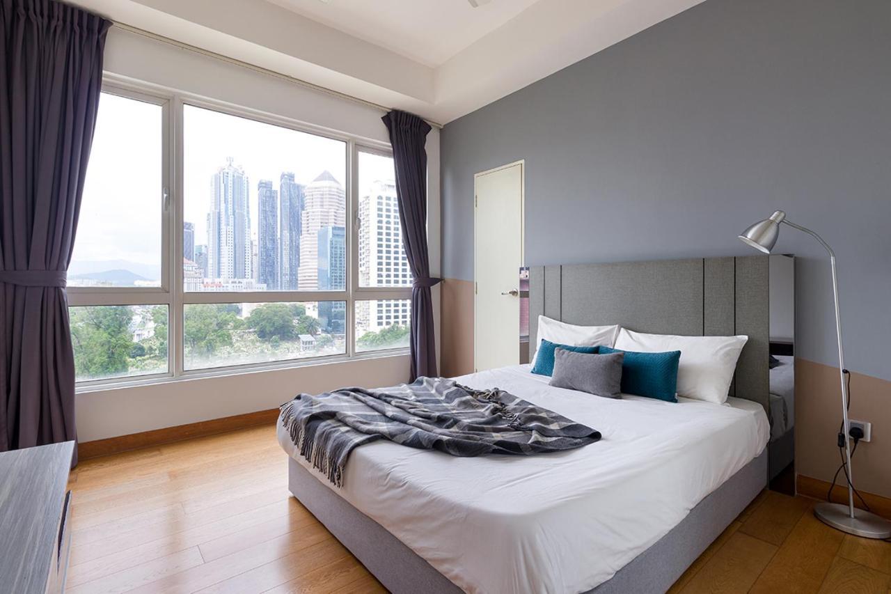 Crest Apartment *